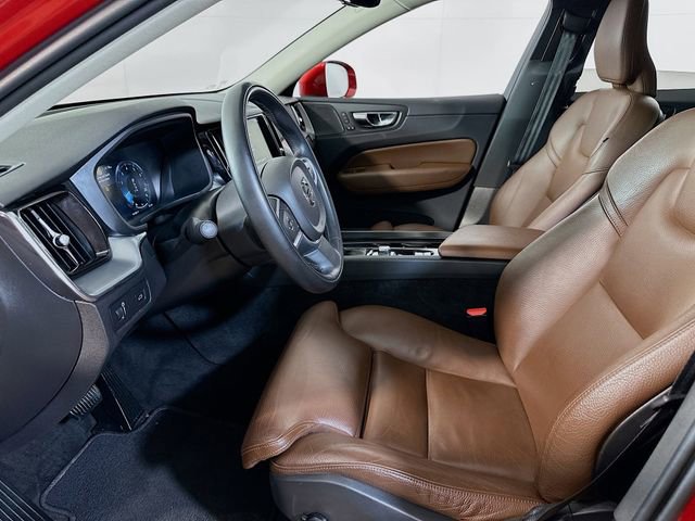 Used 2019 Volvo XC60 T5 Momentum w/ Multimedia Package image 11