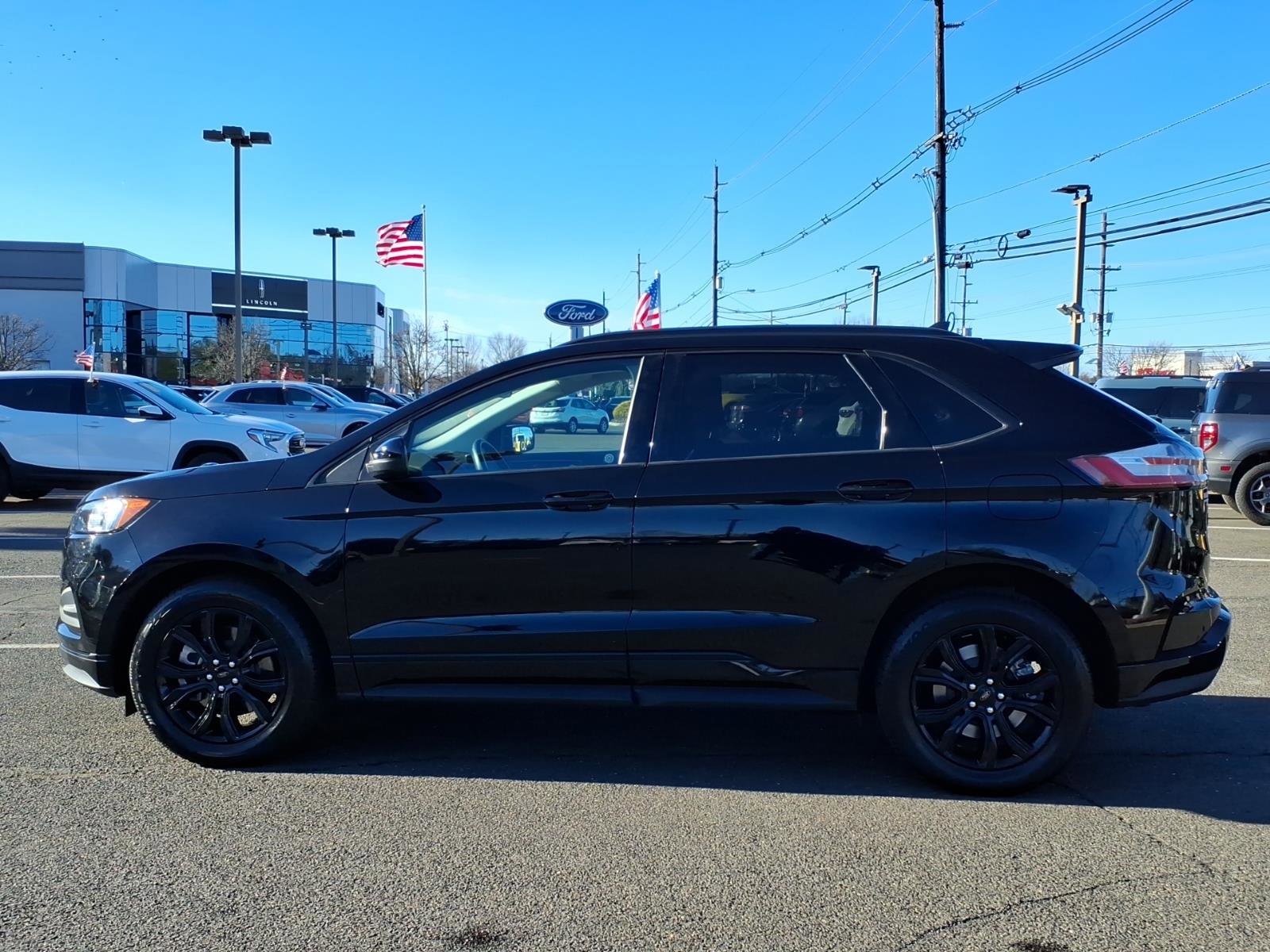 Certified 2022 Ford Edge SE w/ Black Appearance Package image 4