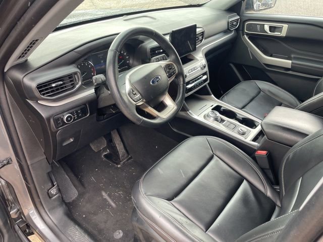 Certified 2023 Ford Explorer XLT w/ Equipment Group 202A image 9