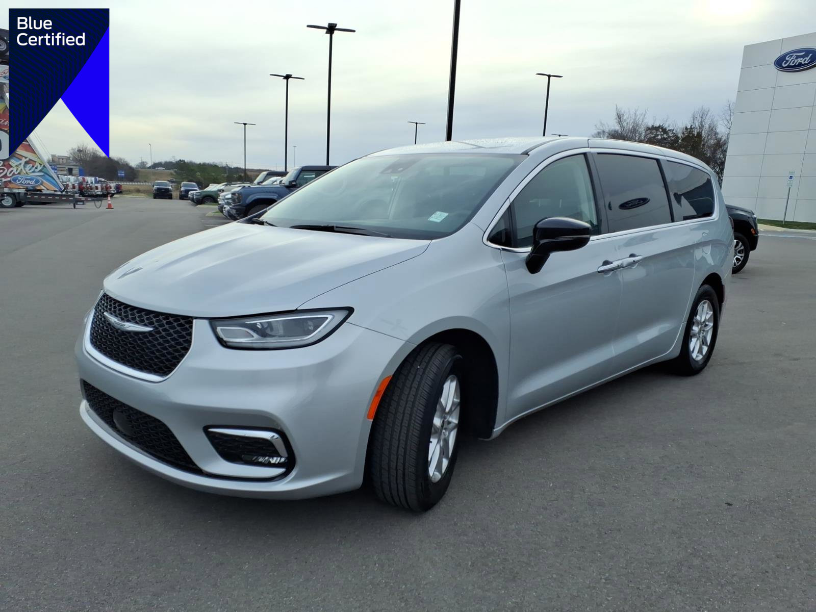 Used 2024 Chrysler Pacifica Touring-L