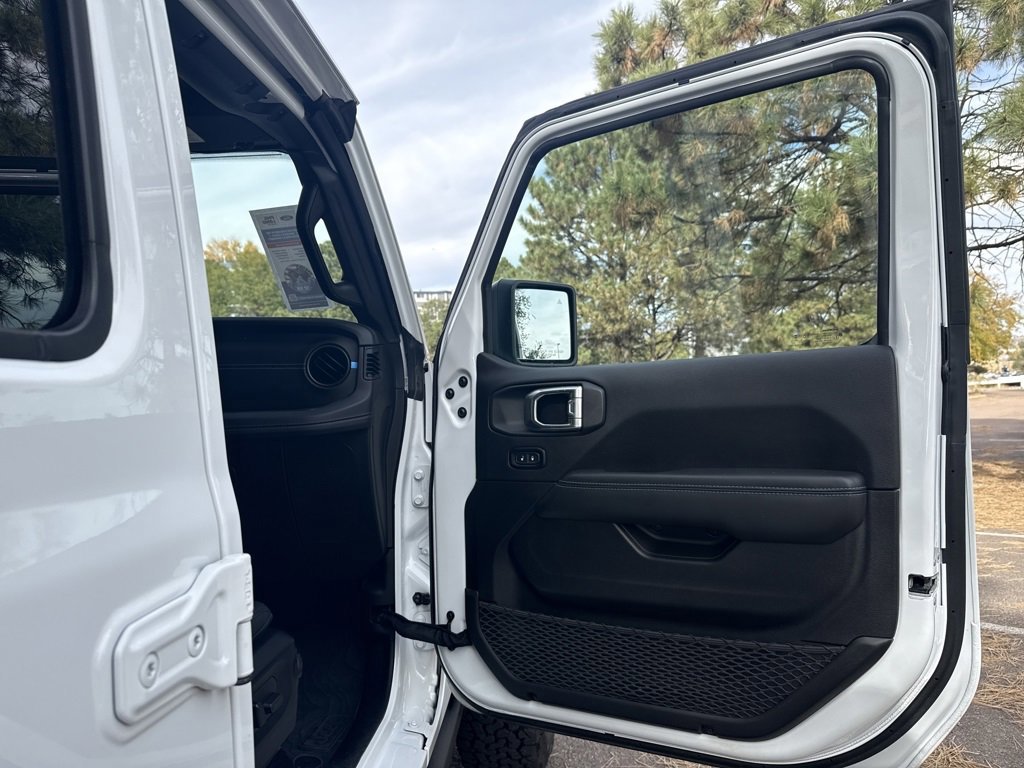 Used 2024 Jeep Wrangler Unlimited Rubicon 4xe image 29