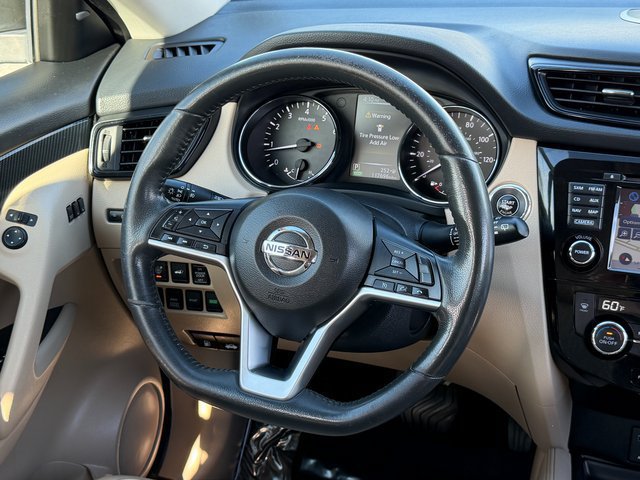 Used 2017 Nissan Rogue SL w/ SL Premium Package AWD/4WD image 18