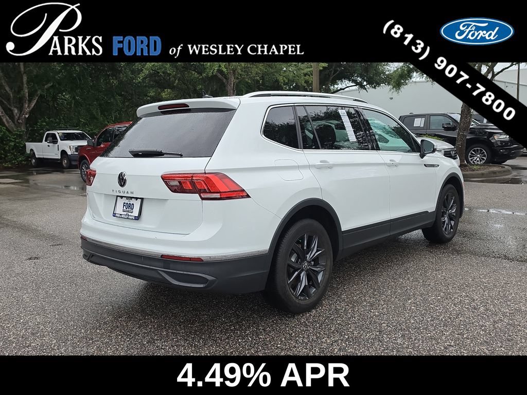 Used 2024 Volkswagen Tiguan SE w/ Panoramic Sunroof Package FWD image 5