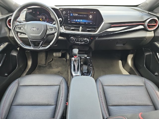 Used 2024 Chevrolet Trax RS w/ Sunroof Package FWD image 11