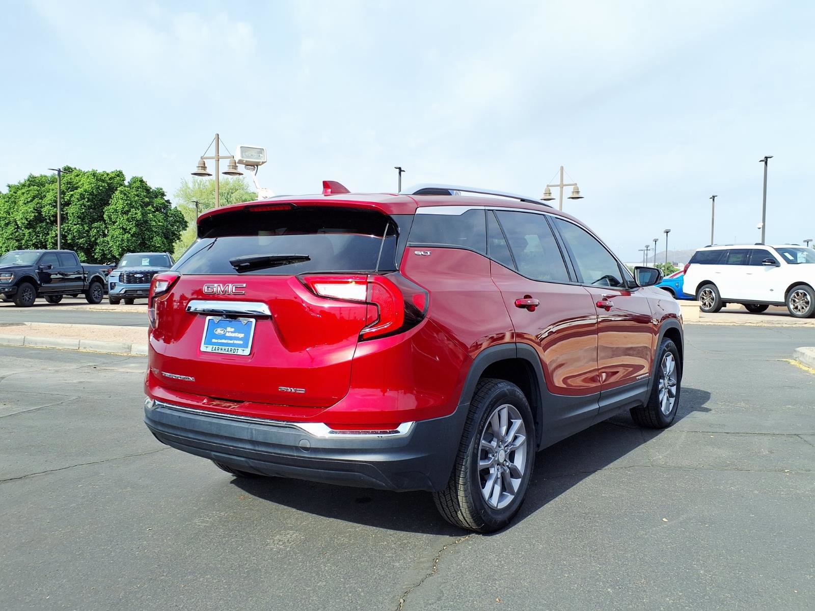 Used 2023 GMC Terrain SLT image 4