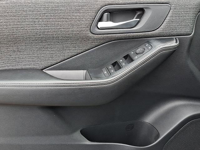 Used 2021 Nissan Rogue SV image 12