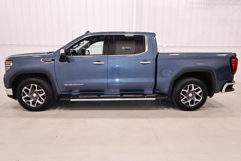 Used 2024 GMC Sierra 1500 SLT w/ SLT Premium Package AWD/4WD image 7
