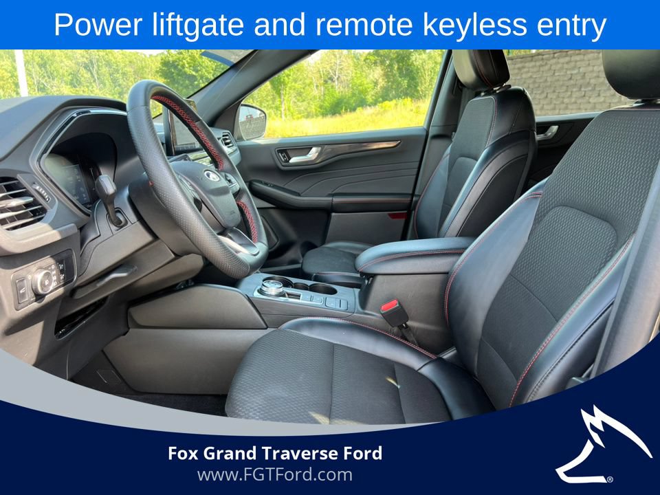 Certified 2025 Ford Escape ST-Line Select AWD/4WD image 4