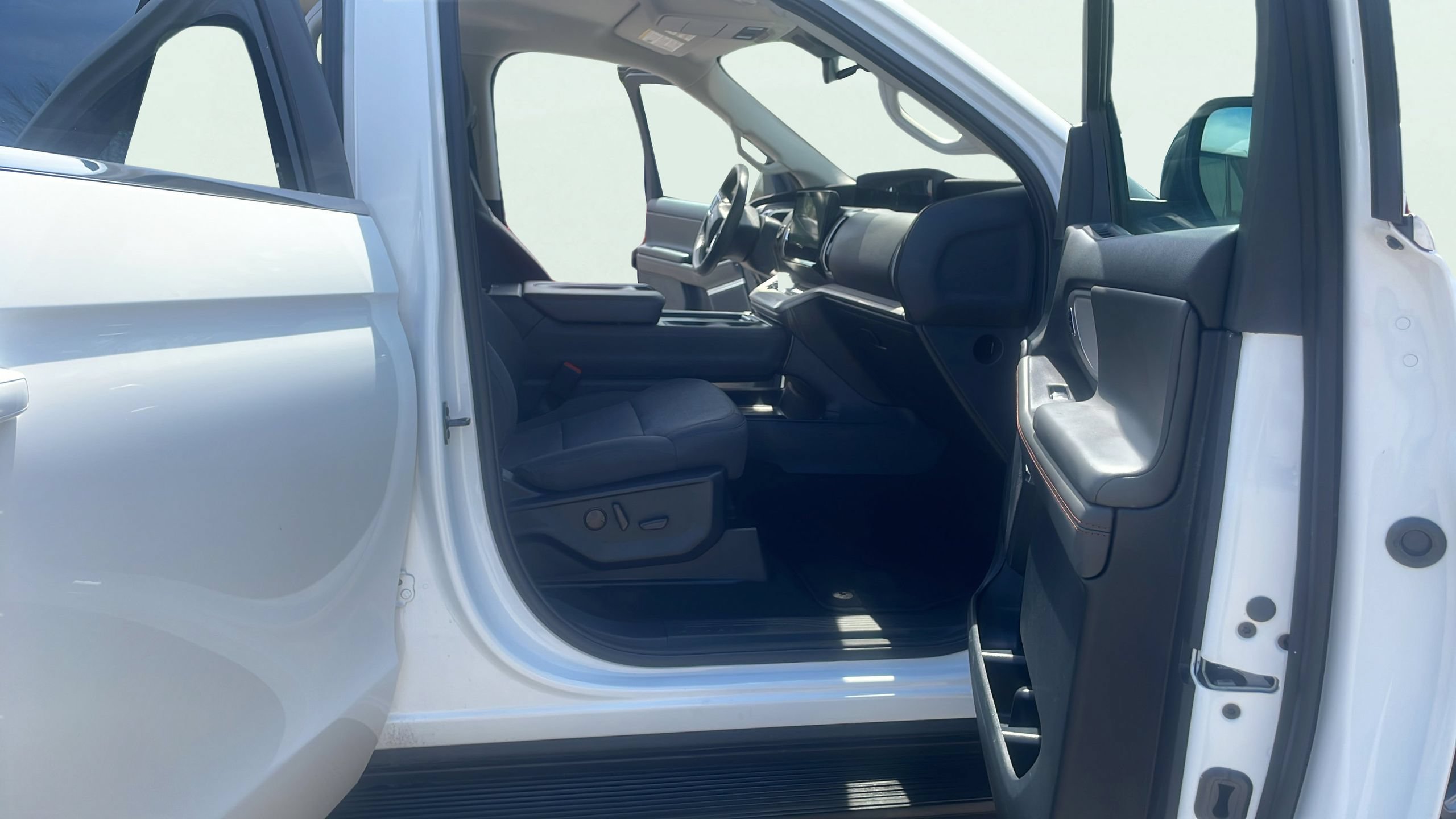 Certified 2025 Ford Expedition Max Active AWD/4WD image 14