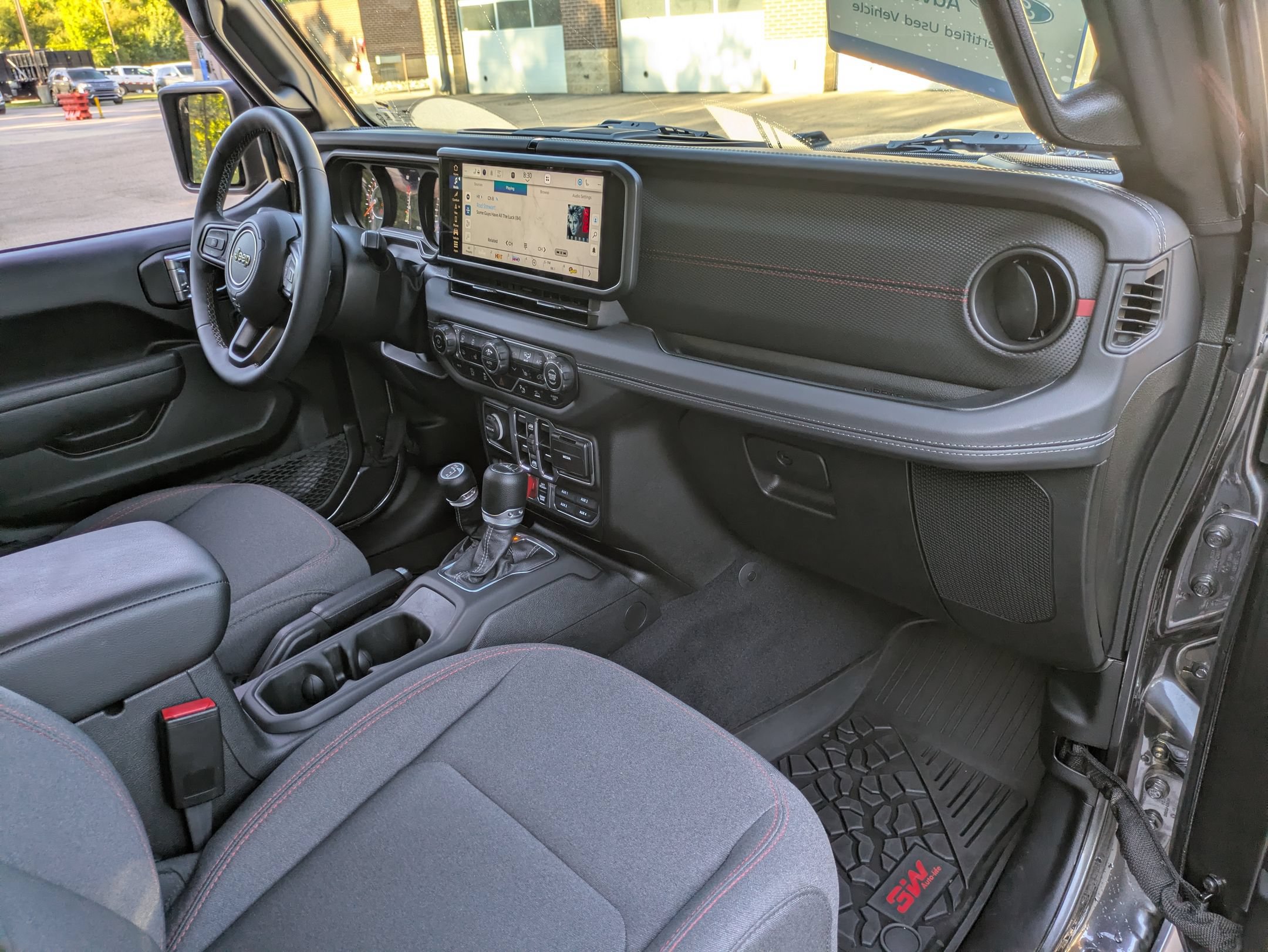 Used 2025 Jeep Gladiator Rubicon w/ Safety Group AWD/4WD image 39