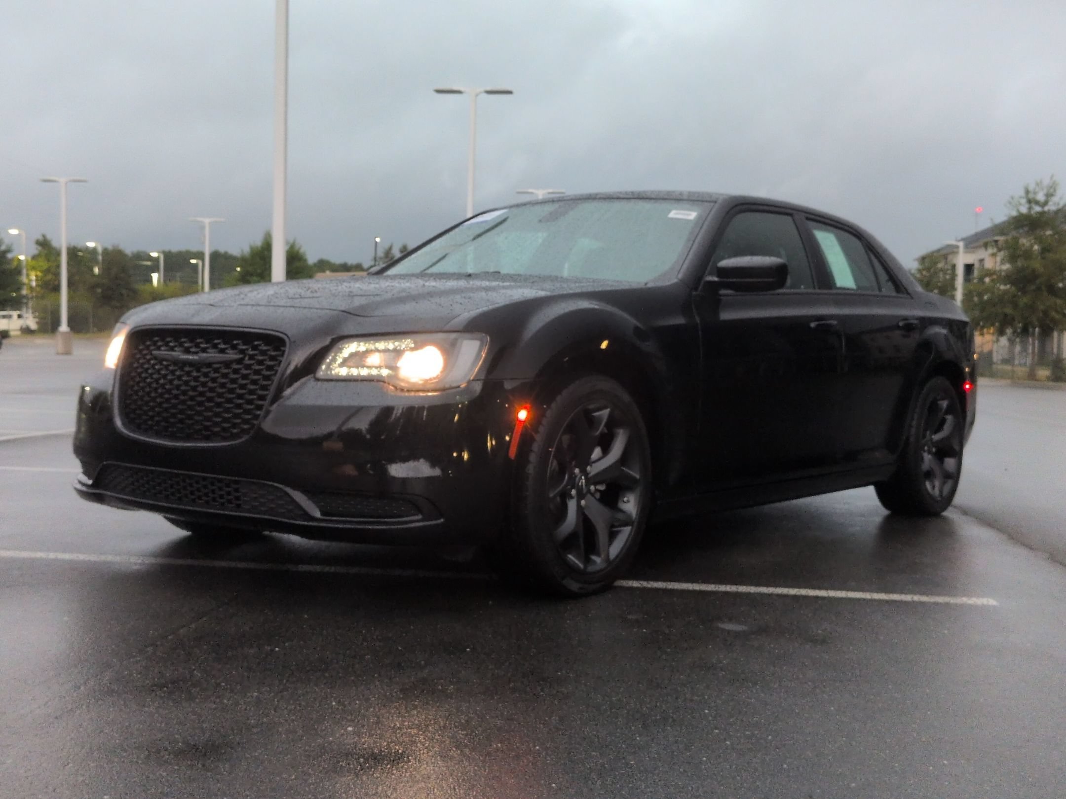 Used 2022 Chrysler 300 Touring w/ Sport Appearance Package RWD image 8