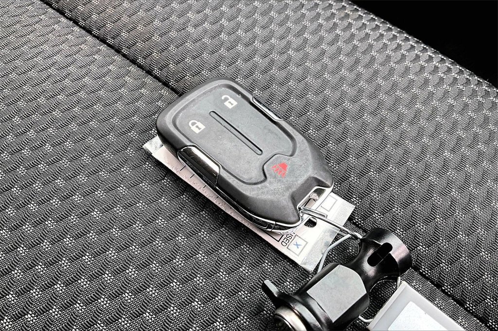 Used 2023 GMC Acadia SLE image 13