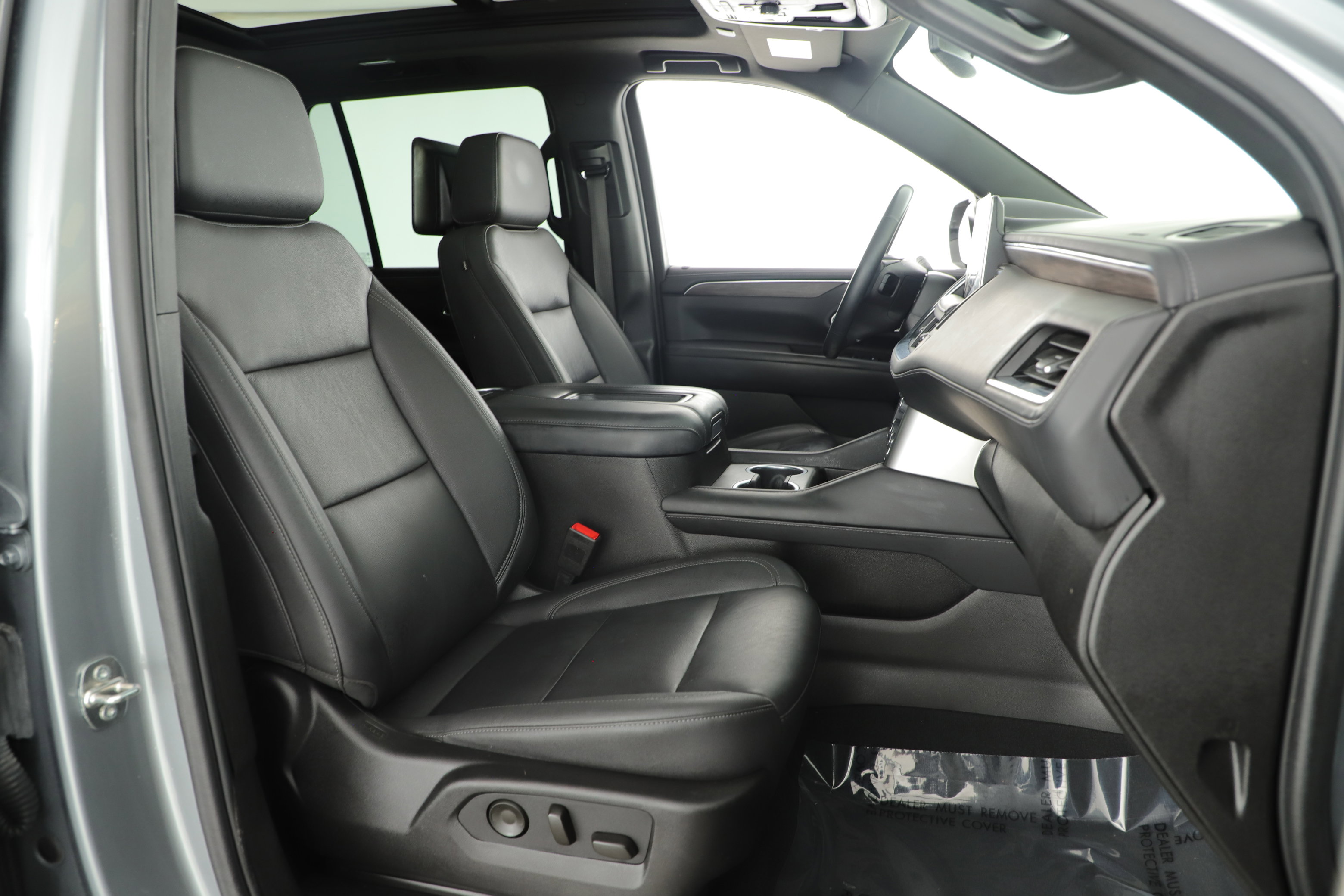 Used 2023 Chevrolet Tahoe Z71 w/ Luxury Package AWD/4WD image 19