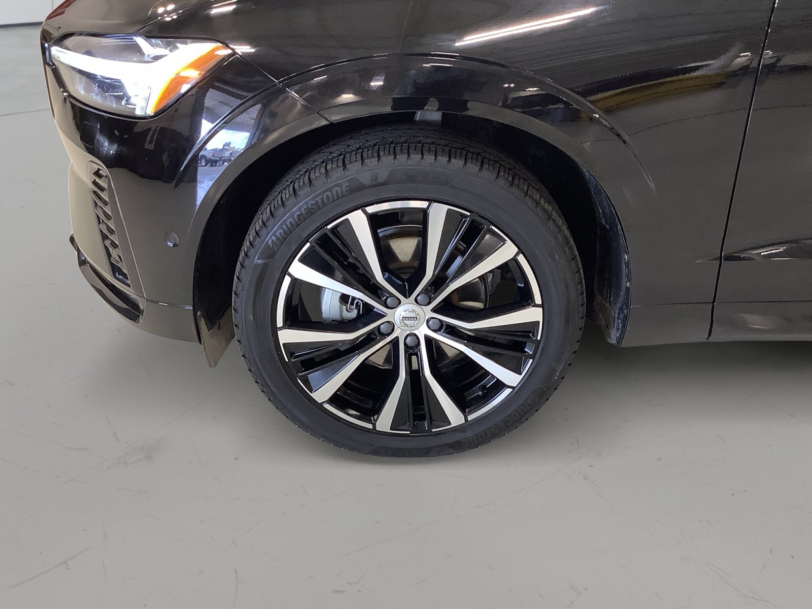 Used 2024 Volvo XC60 B5 Plus w/ Protection Package Premier AWD/4WD image 9