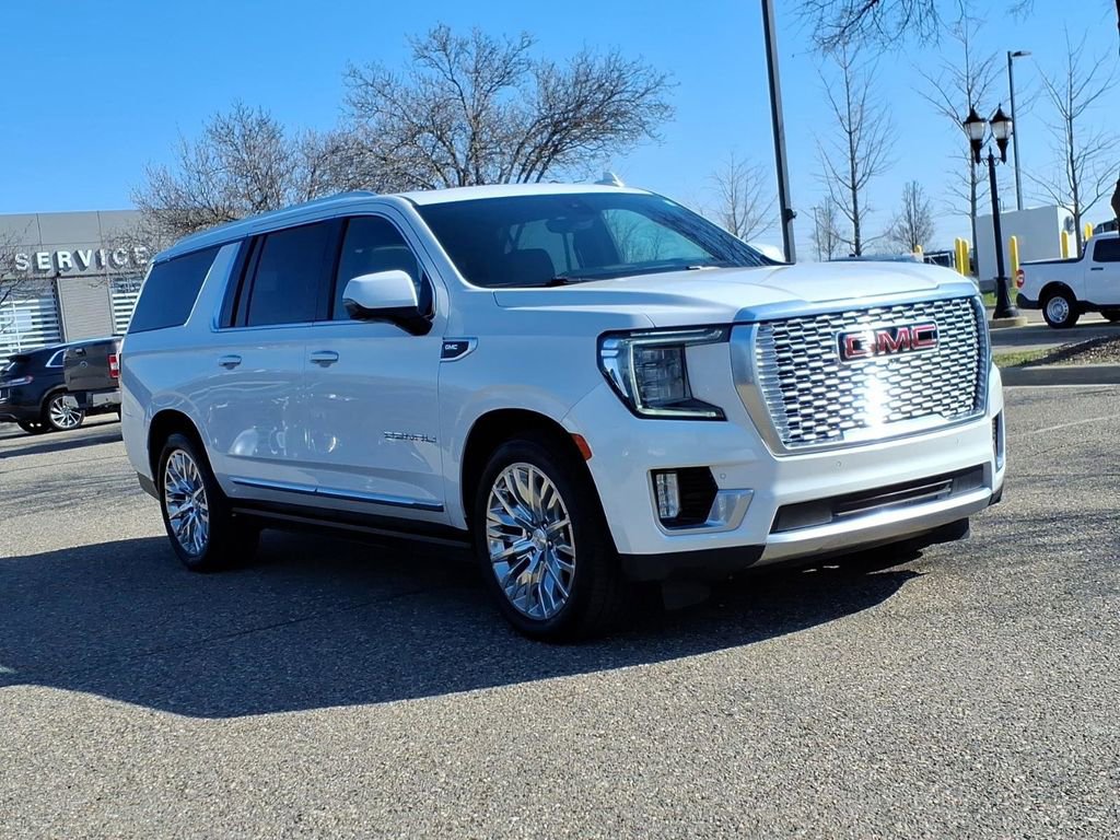 Used 2021 GMC Yukon XL Denali w/ Denali Ultimate Package AWD/4WD image 7