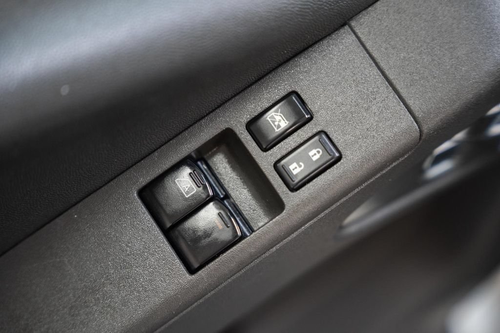 Used 2021 Nissan Frontier SV RWD image 31
