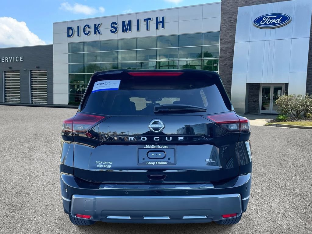 Used 2024 Nissan Rogue SL w/ SL Premium Package image 3