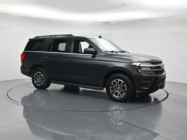 Certified 2024 Ford Expedition XLT RWD image 3