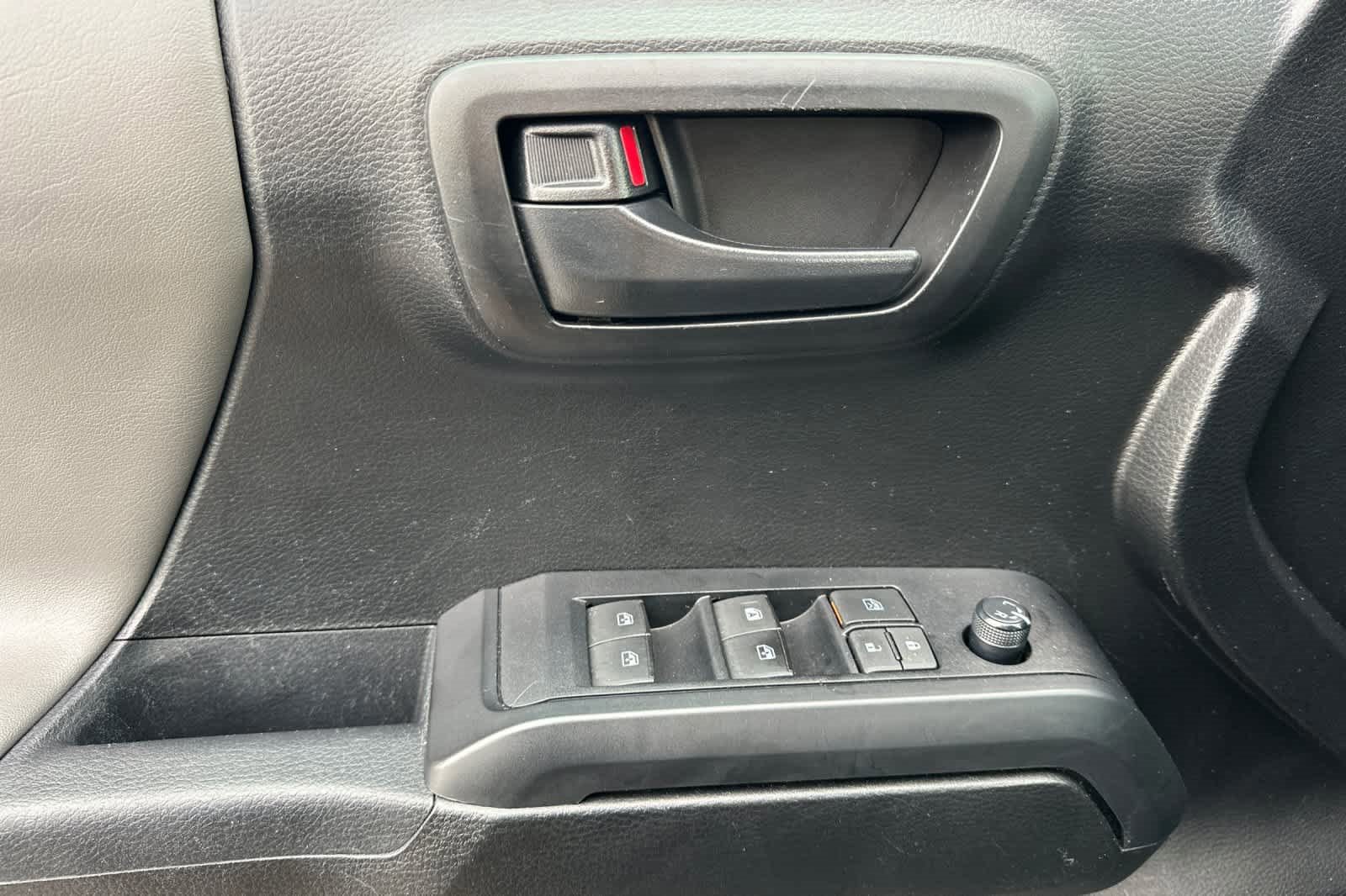 Used 2022 Toyota Tacoma SR image 12