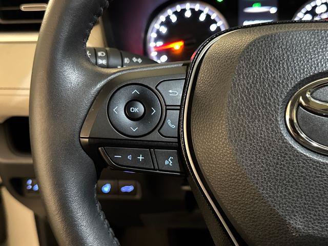 Used 2020 Toyota RAV4 XLE Premium FWD image 21