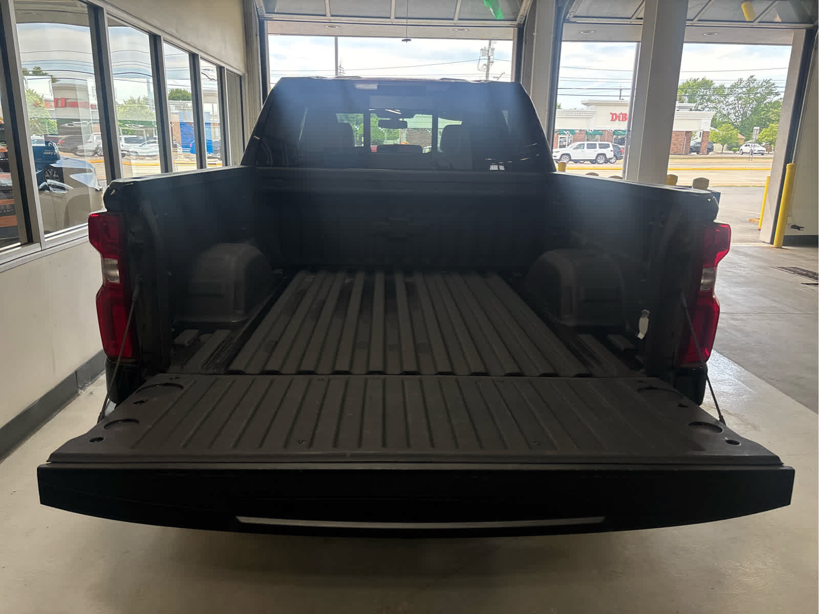 Used 2022 Chevrolet Silverado 1500 LTZ AWD/4WD image 8