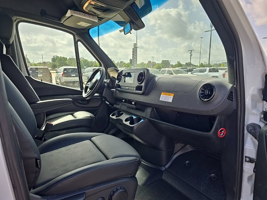 Used 2024 Mercedes-Benz Sprinter 2500 image 16