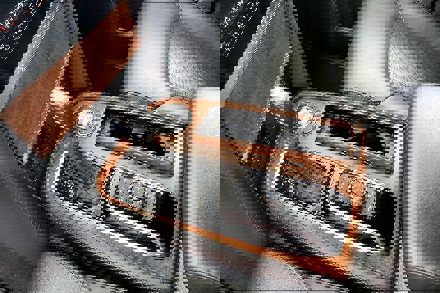 Used 2023 Nissan Armada SL w/ Captain's Chairs Package image 16