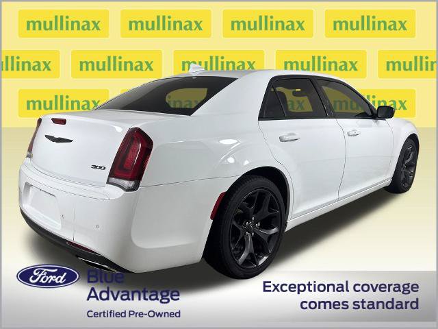 Used 2023 Chrysler 300 Touring w/ Safetytec Plus Group RWD image 4