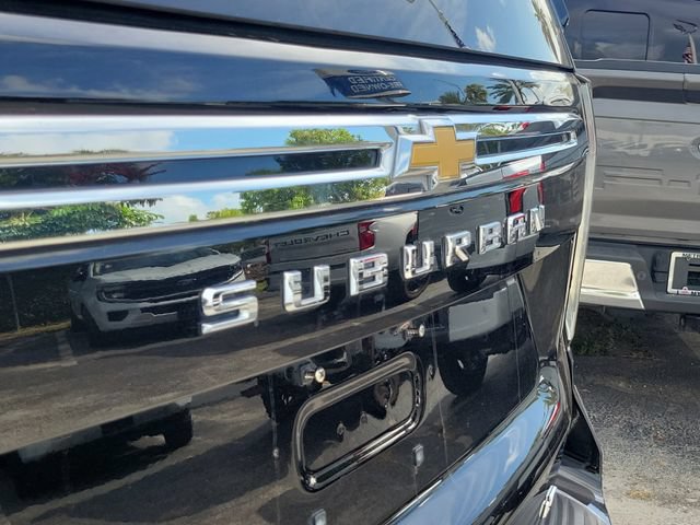 Used 2024 Chevrolet Suburban LT w/ LT Signature Package RWD image 5