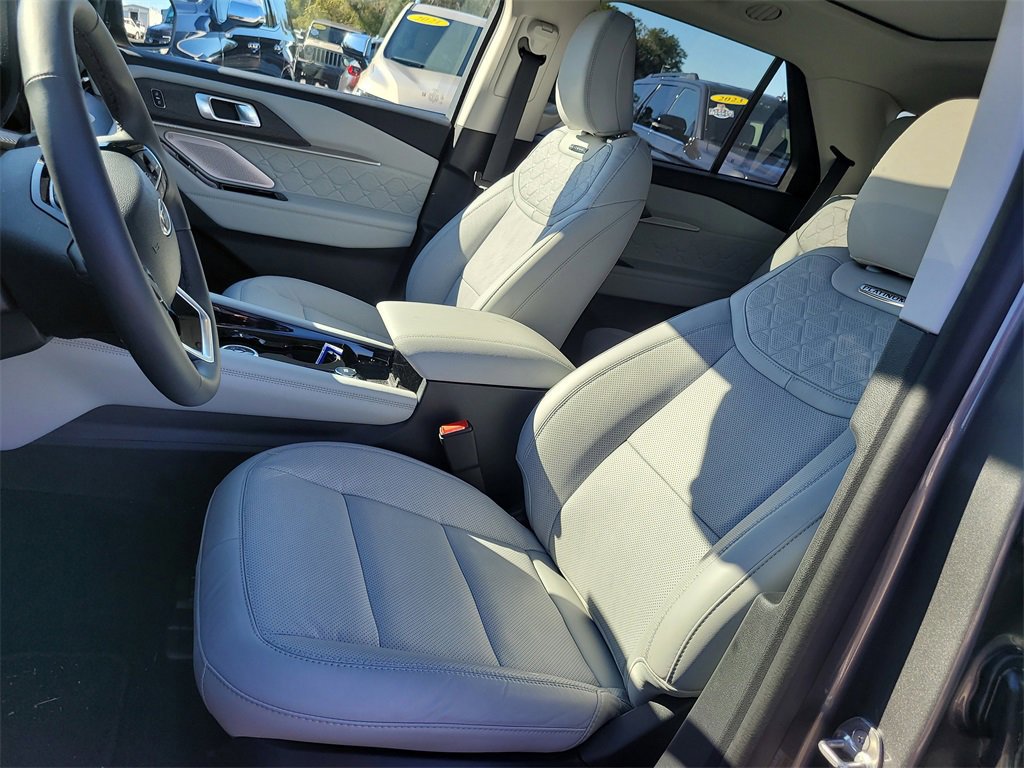 Certified 2025 Ford Explorer Platinum w/ Ultimate Package image 19