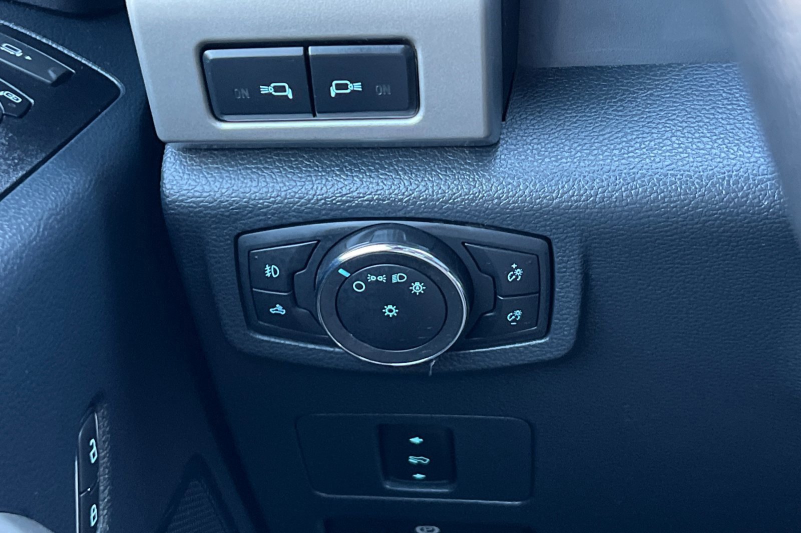 Certified 2022 Ford F250 Lariat w/ FX4 Off-Road Package image 30