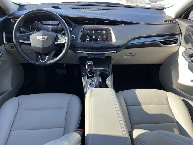 Used 2022 Cadillac XT4 Luxury w/ Cold Weather Package image 15