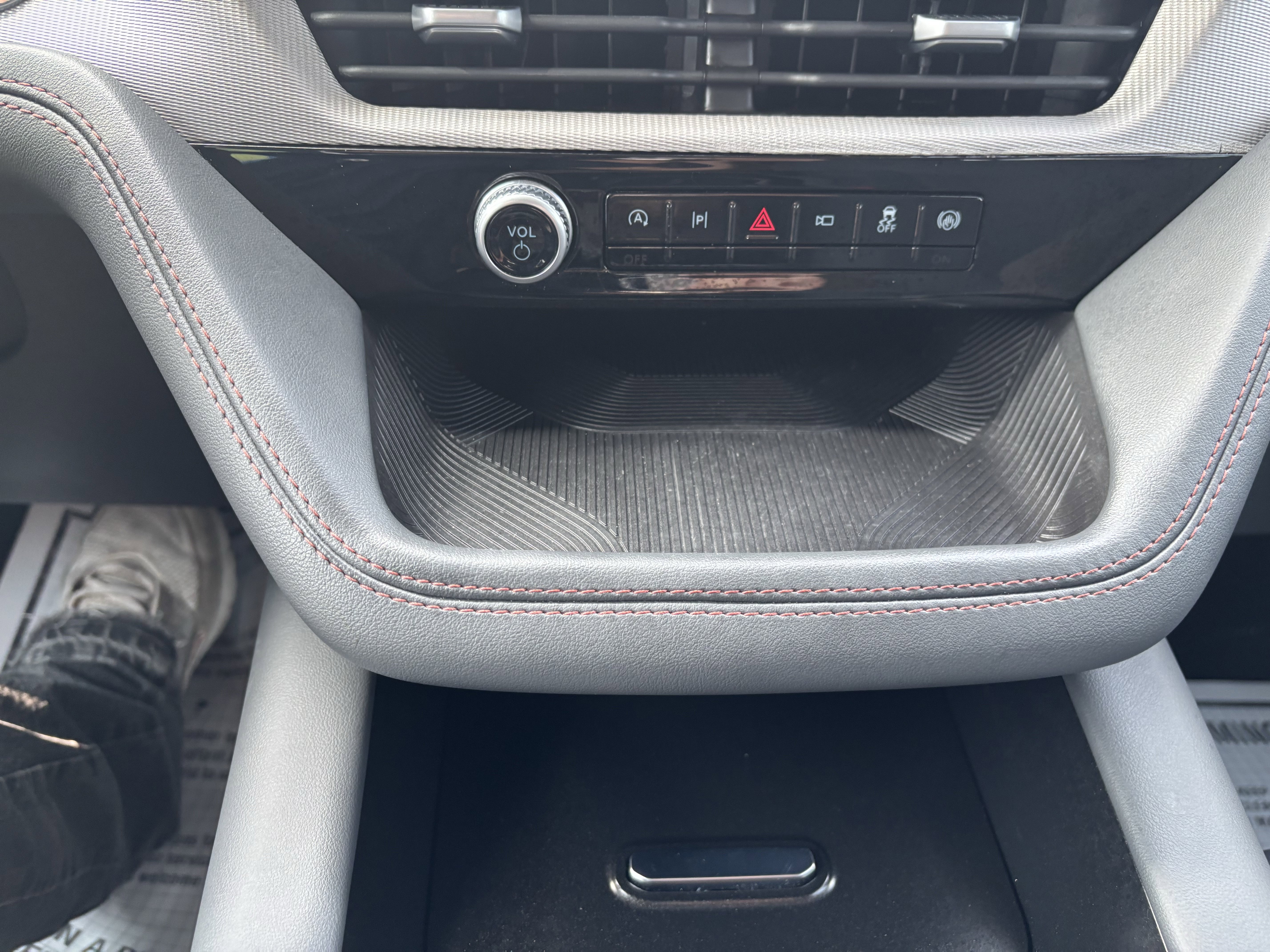 Certified 2025 Ford Explorer Active RWD image 35