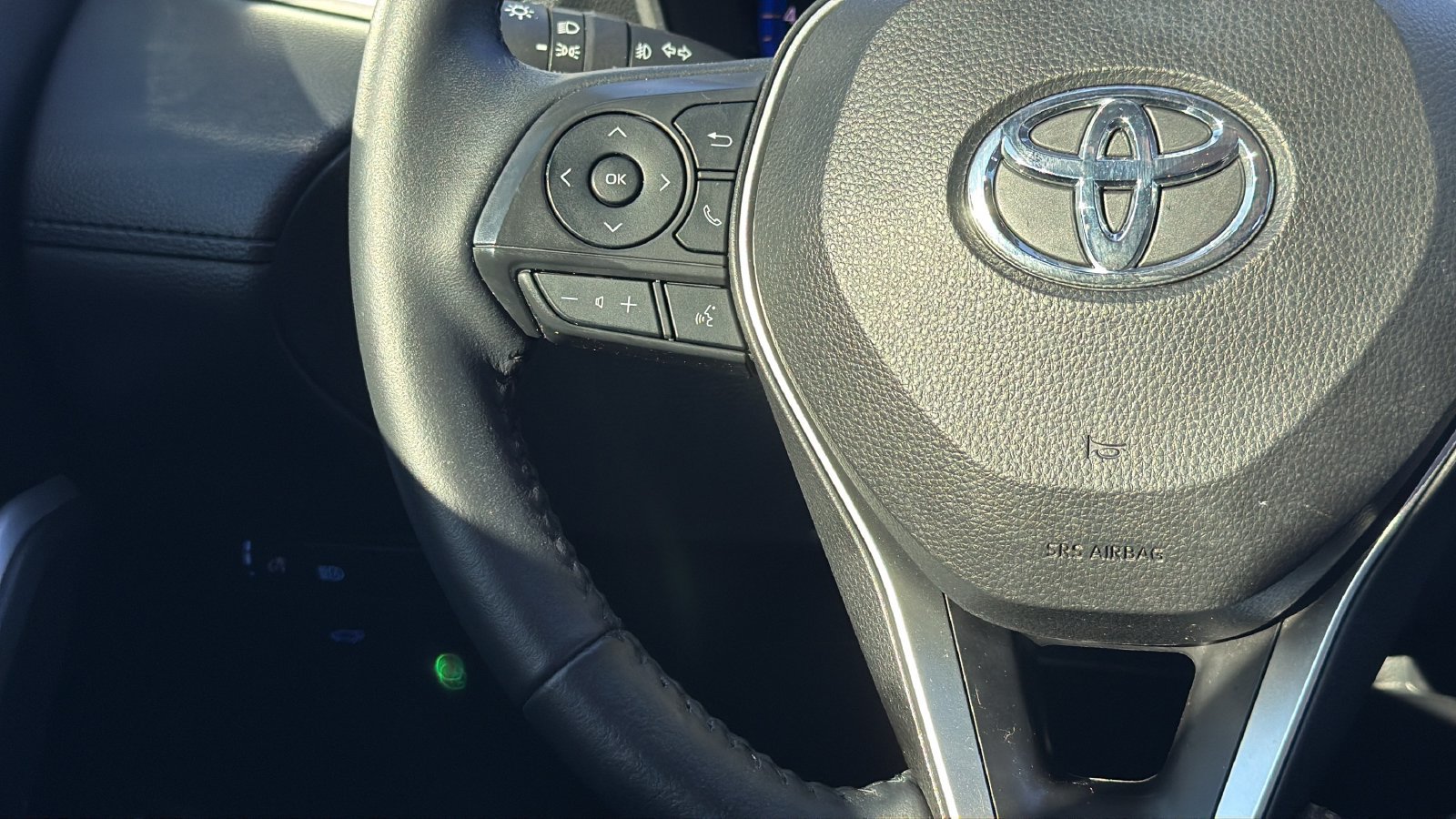 Used 2022 Toyota Corolla Cross XLE w/ Convenience Package FWD image 16