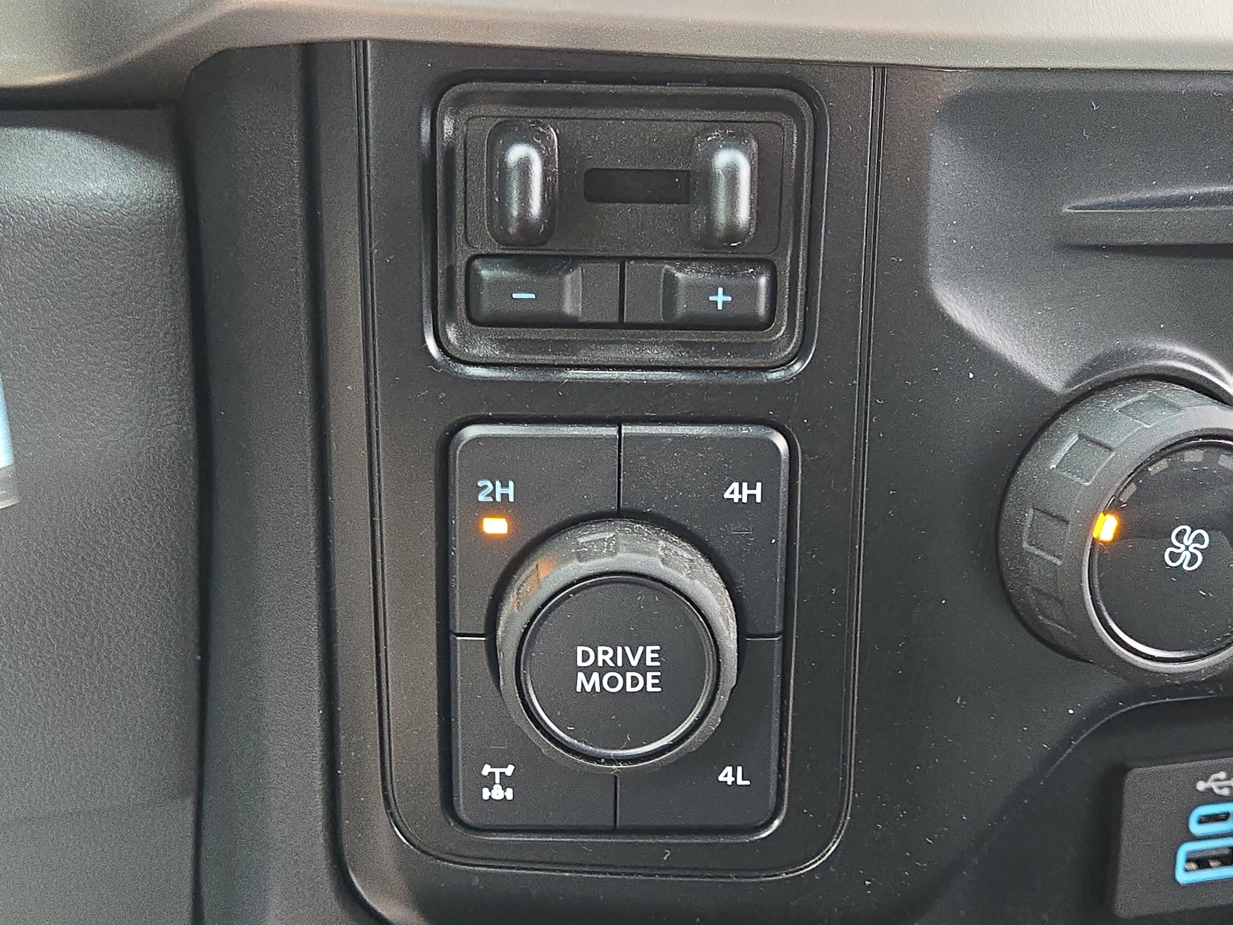 Certified 2024 Ford F350 XLT w/ 360-Degree Camera Package image 30