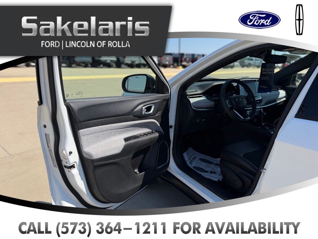 Used 2025 Jeep Compass Latitude AWD/4WD image 10