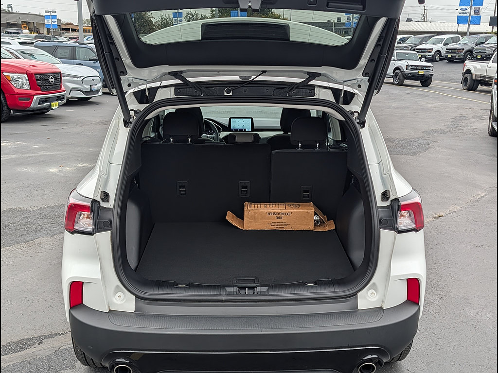 Certified 2022 Ford Escape SE w/ SE Sport Appearance Package AWD/4WD image 8