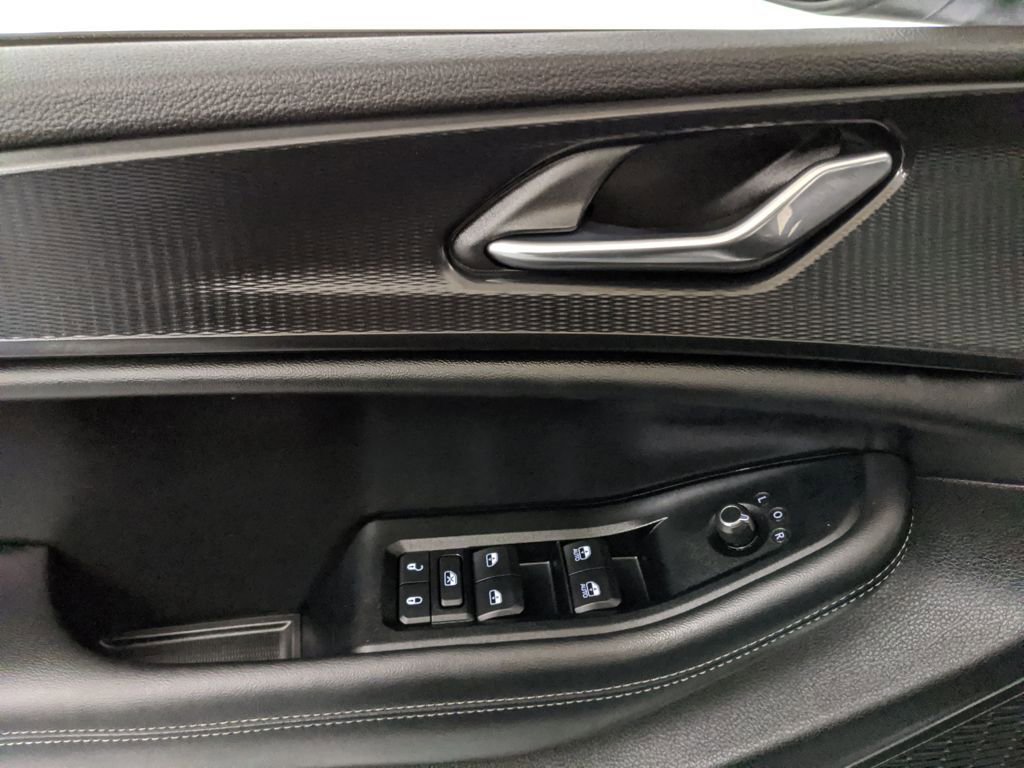 Used 2025 Jeep Grand Cherokee Laredo X image 16