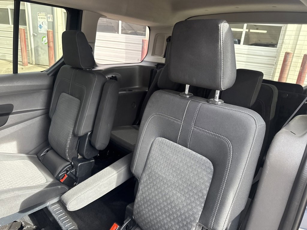 Certified 2022 Ford Transit Connect XLT image 18