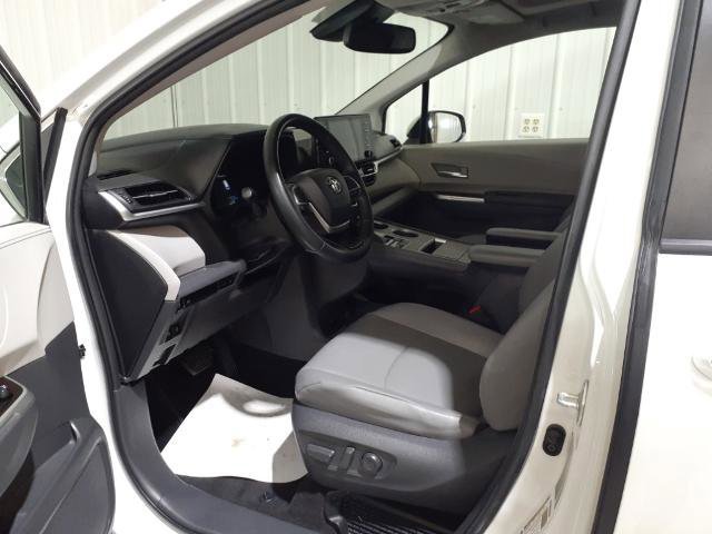 Used 2021 Toyota Sienna XLE image 7