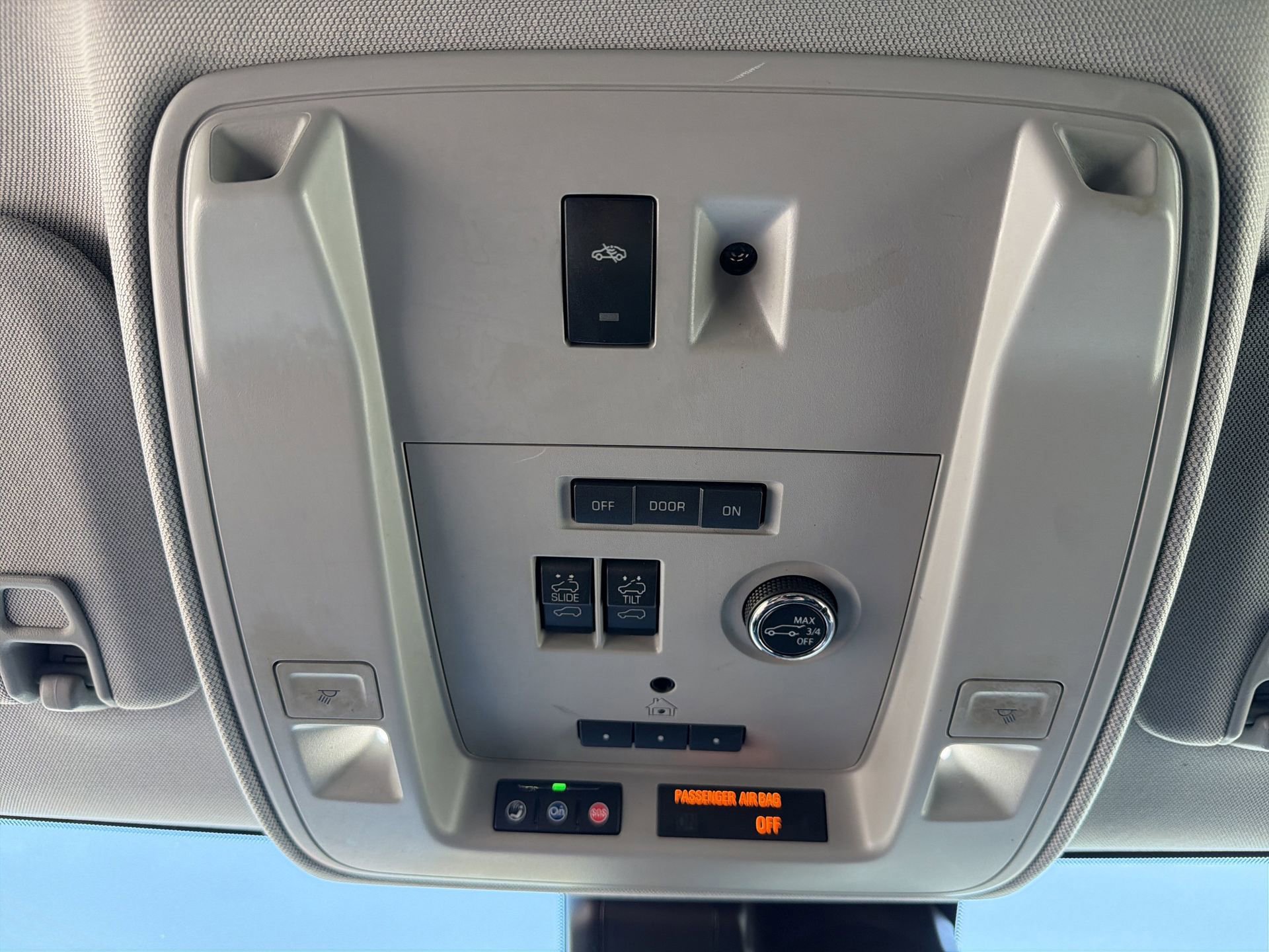 Used 2020 Cadillac Escalade Luxury w/ Escalade Sport Edition AWD/4WD image 24