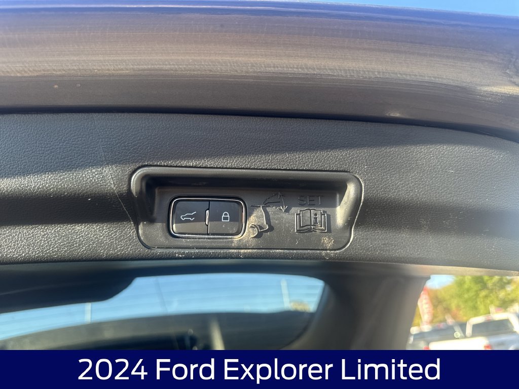 Certified 2024 Ford Explorer Limited w/ Limited Technology Package AWD/4WD image 15