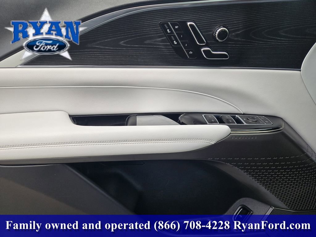 Used 2024 Cadillac Lyriq Luxury image 15