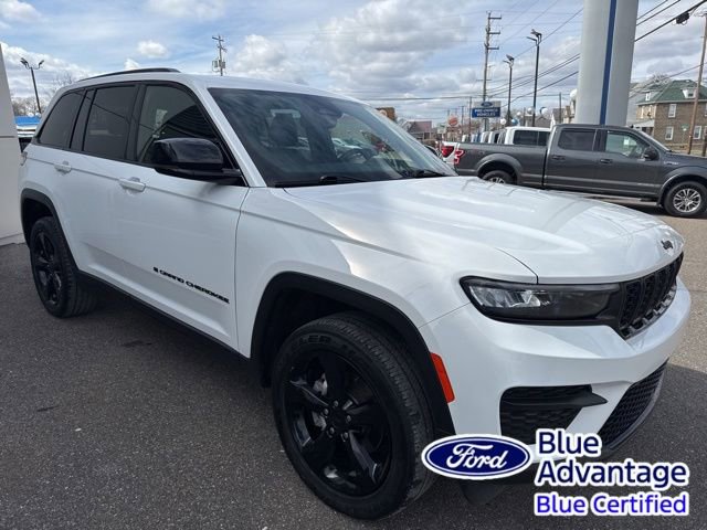 Used 2023 Jeep Grand Cherokee Altitude image 4