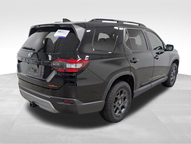 Used 2024 Honda Pilot TrailSport image 2