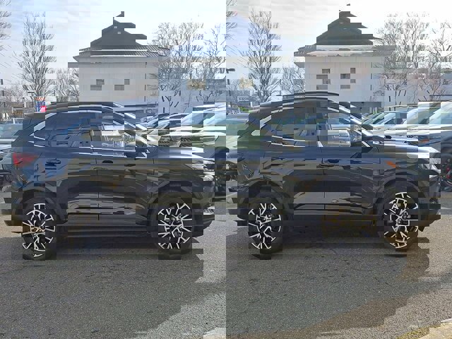 Certified 2024 Ford Escape SE w/ PHEV Premium Package image 9