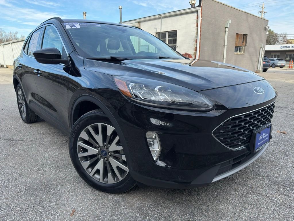 Certified 2022 Ford Escape Titanium w/ Class II Trailer Tow Package image 1