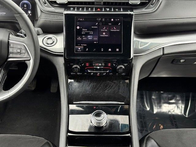 Used 2023 Jeep Grand Cherokee Altitude image 18