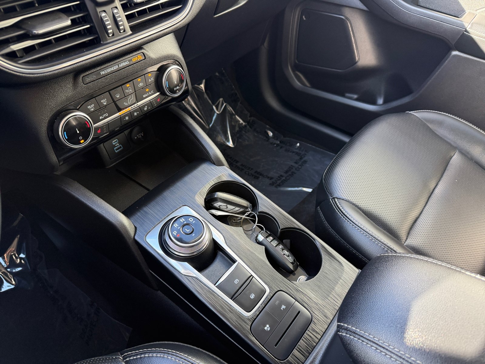 Certified 2022 Ford Escape Titanium AWD/4WD image 13