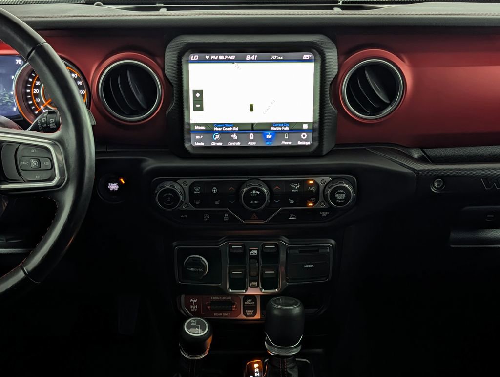 Used 2023 Jeep Wrangler Unlimited Rubicon w/ Cold Weather Group AWD/4WD image 15